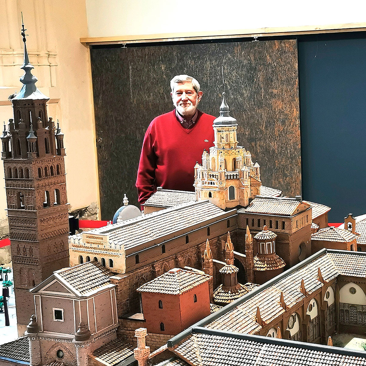 Manuel Acosta Gallego, autor de la maqueta